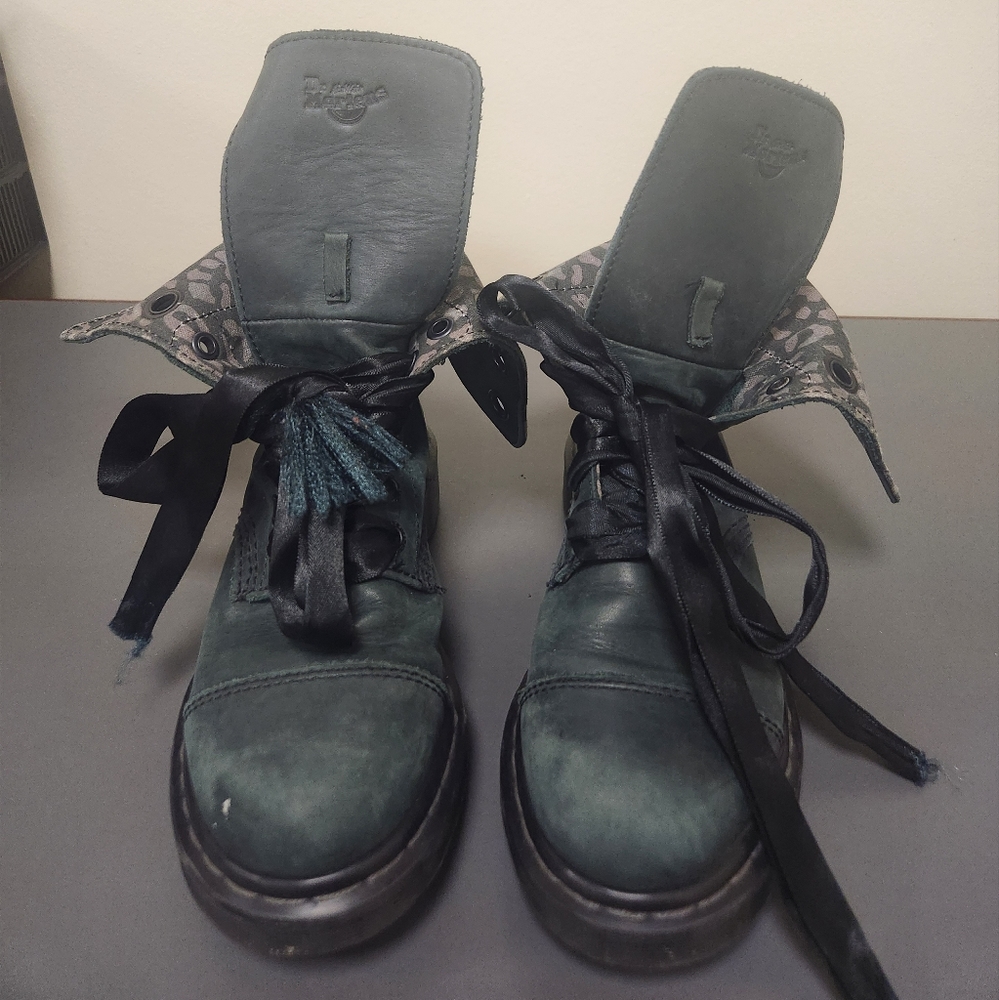 Dr. Martens Triumph Aimilita Fold Down Dark Green Leather Boots Sz 6